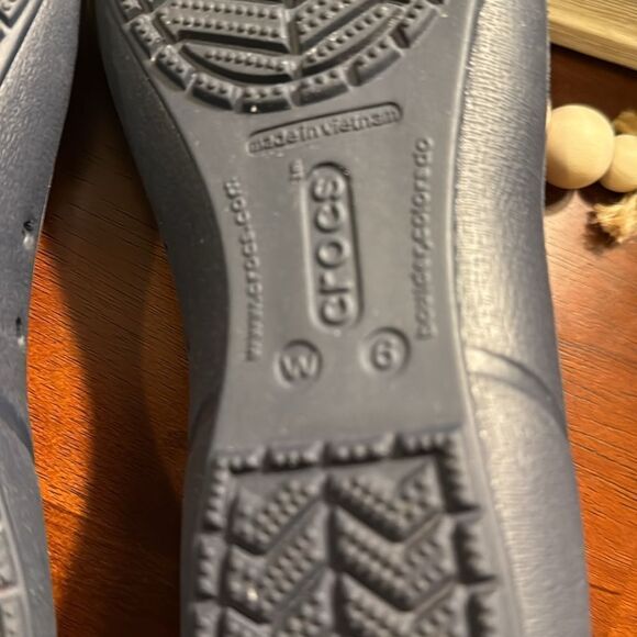 CROCS CAP TOE MIRROR BALLET FLATS SHOE - BLUE/SILVER - WOMENS - 6 - Picture 10 of 10